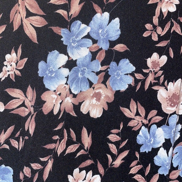 •AMERICAN EAGLE•FLORAL EXAGGERATED RUFFLE LONG SLEEVE DEEP V SMOCKED TOP LARGE - Picture 11 of 11